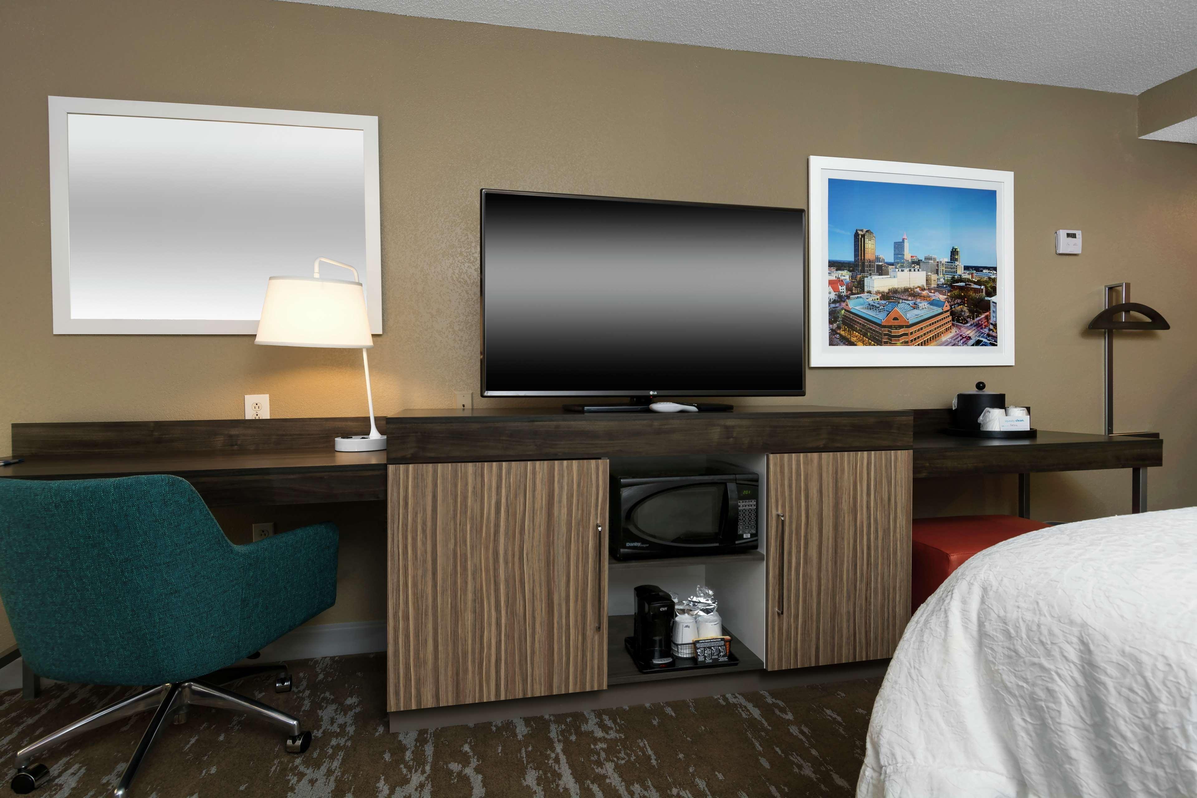 Hampton Inn & Suites Raleigh Cary Lenovo Center Exteriör bild