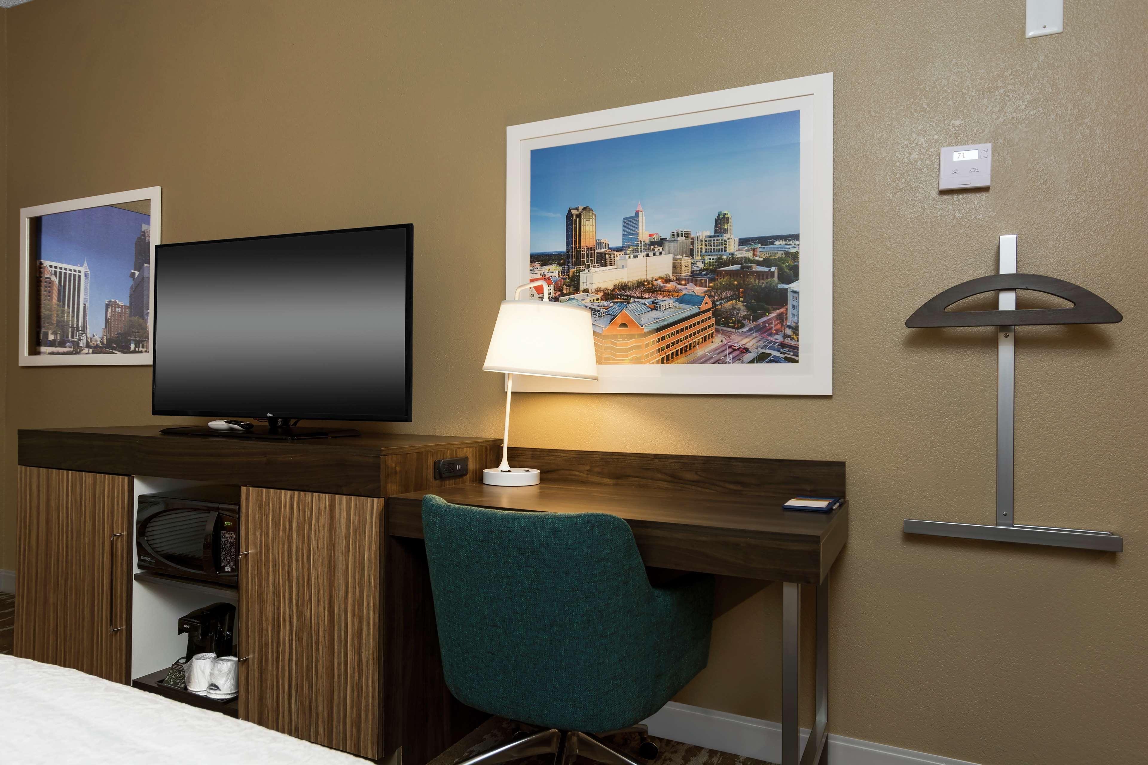 Hampton Inn & Suites Raleigh Cary Lenovo Center Exteriör bild