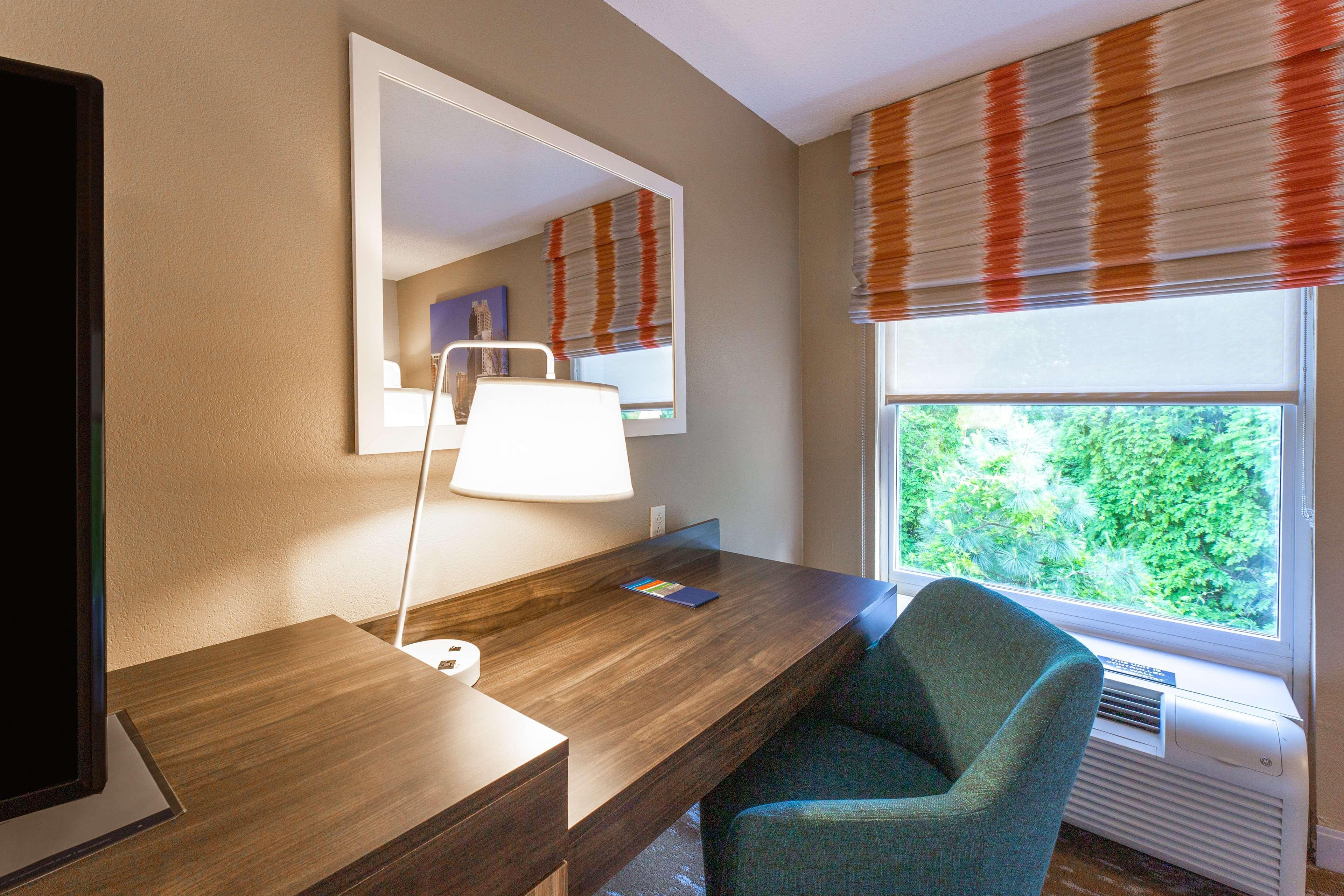 Hampton Inn & Suites Raleigh Cary Lenovo Center Exteriör bild
