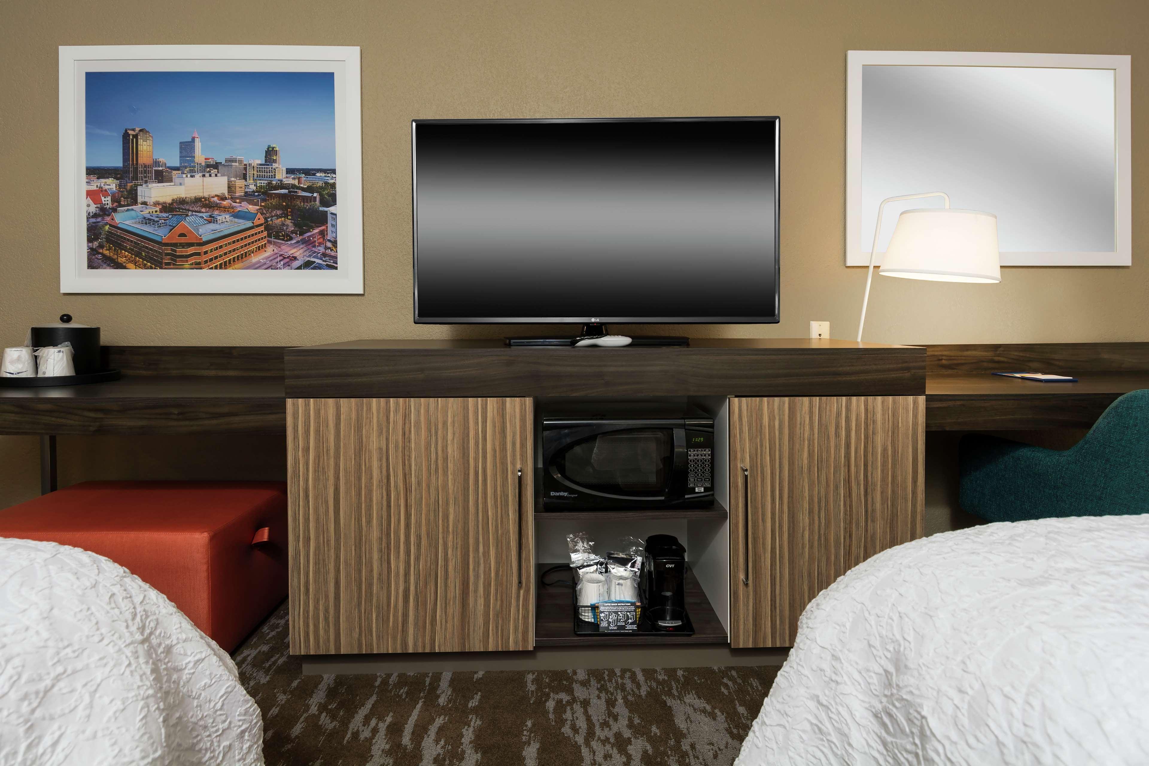 Hampton Inn & Suites Raleigh Cary Lenovo Center Exteriör bild