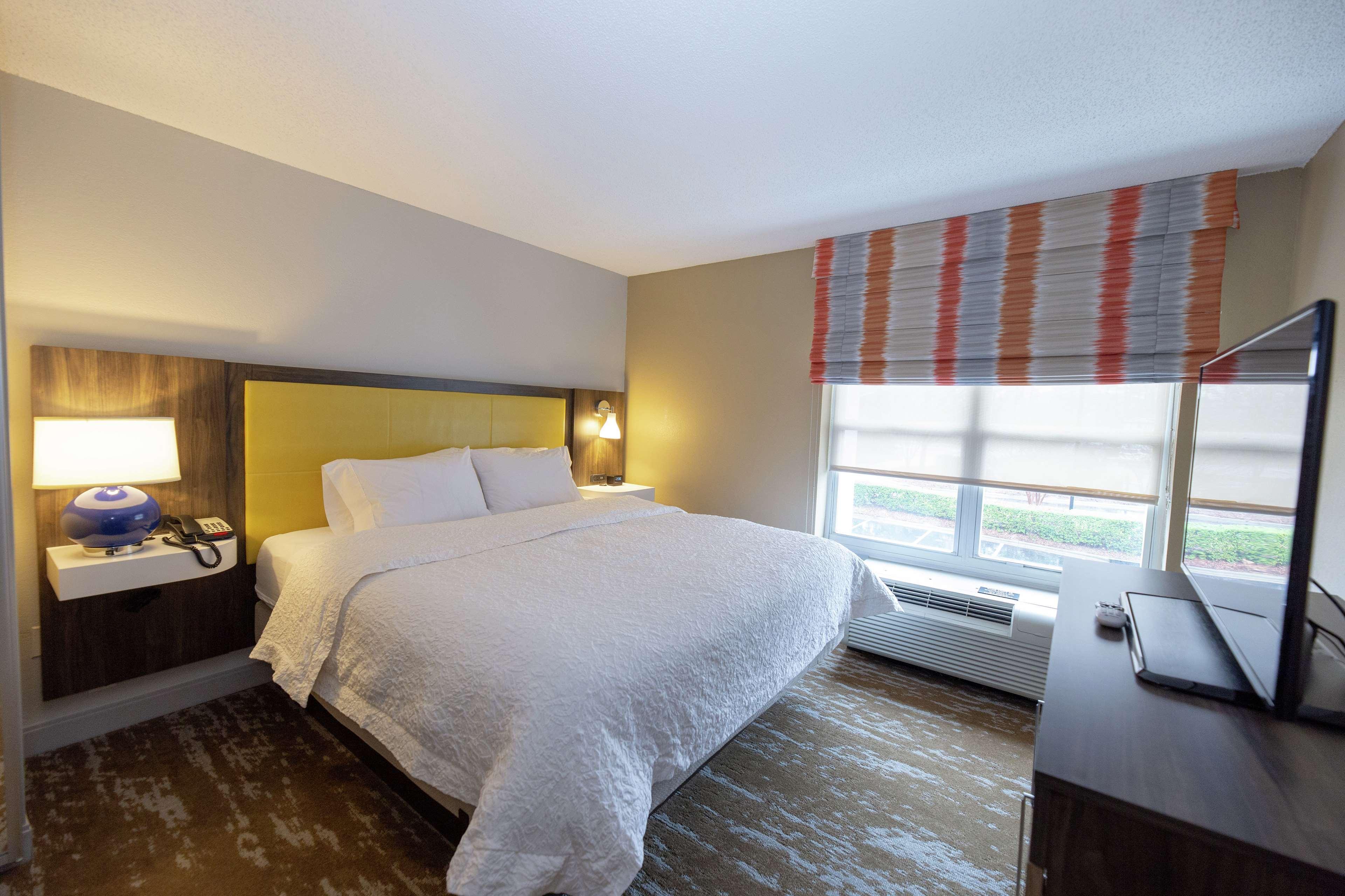 Hampton Inn & Suites Raleigh Cary Lenovo Center Exteriör bild