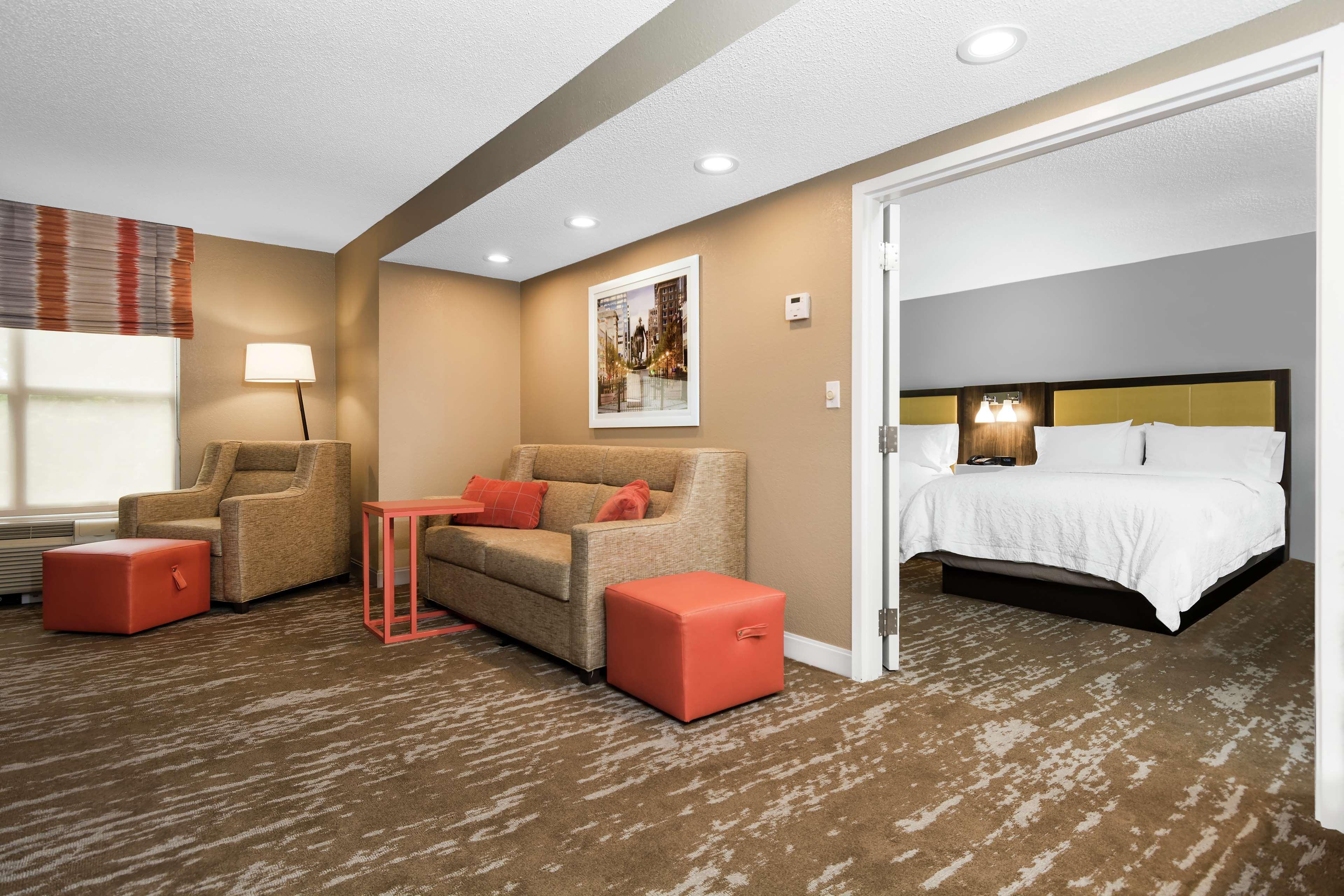 Hampton Inn & Suites Raleigh Cary Lenovo Center Exteriör bild