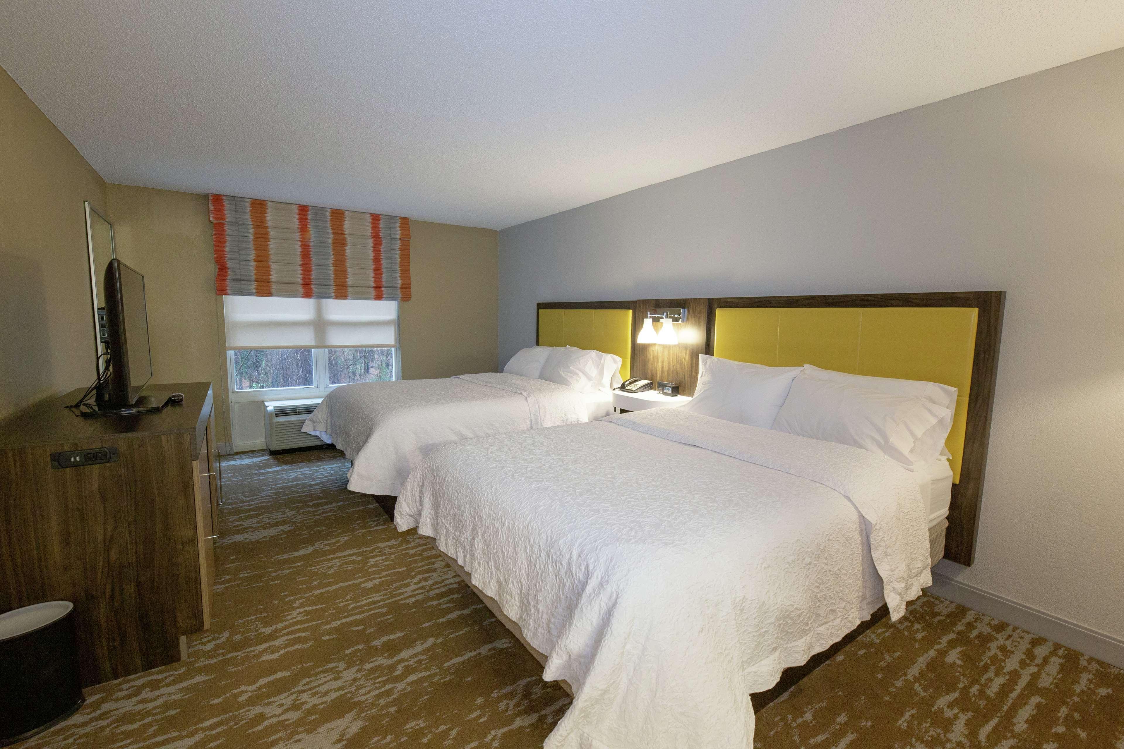 Hampton Inn & Suites Raleigh Cary Lenovo Center Exteriör bild