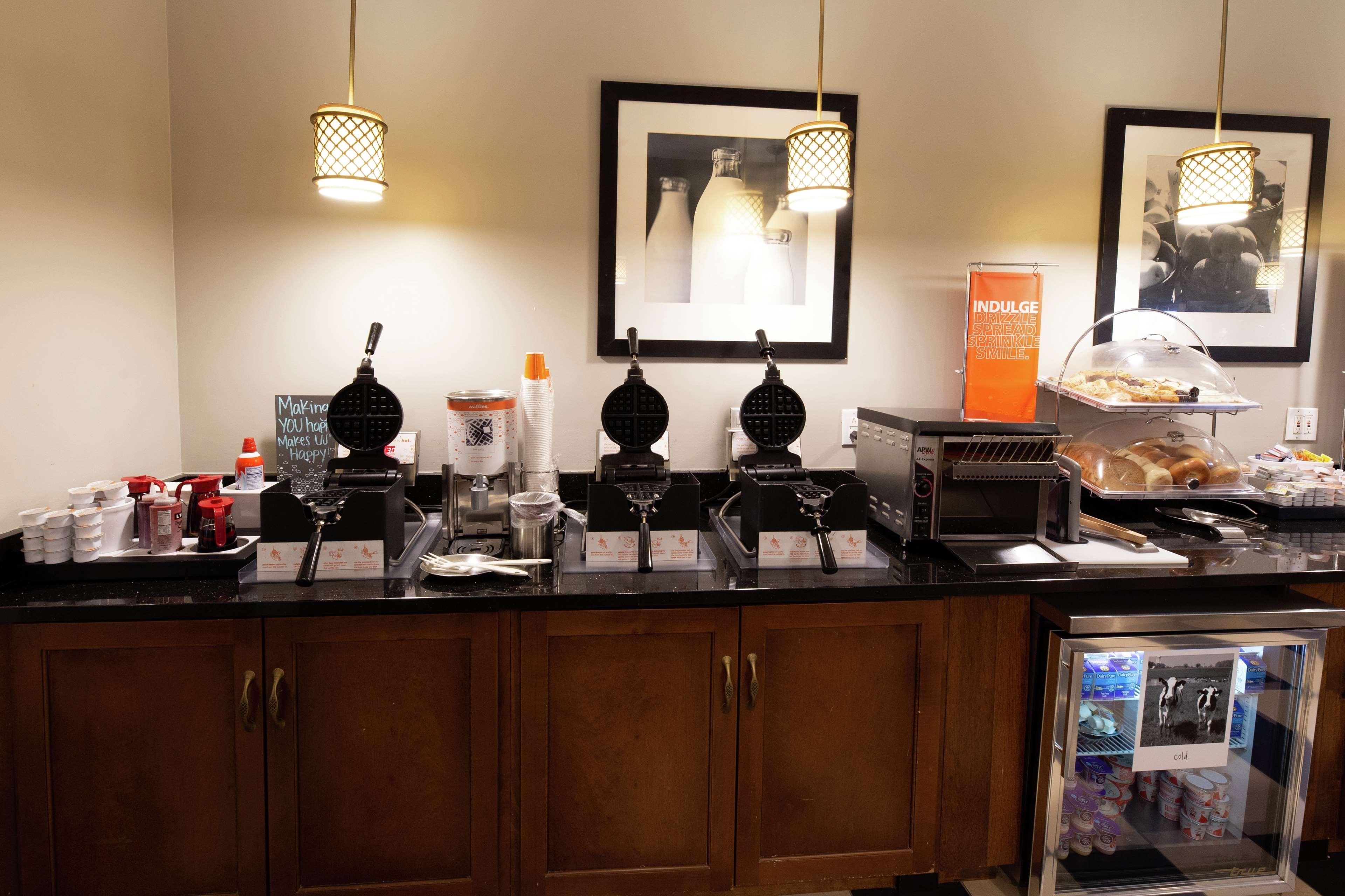 Hampton Inn & Suites Raleigh Cary Lenovo Center Exteriör bild