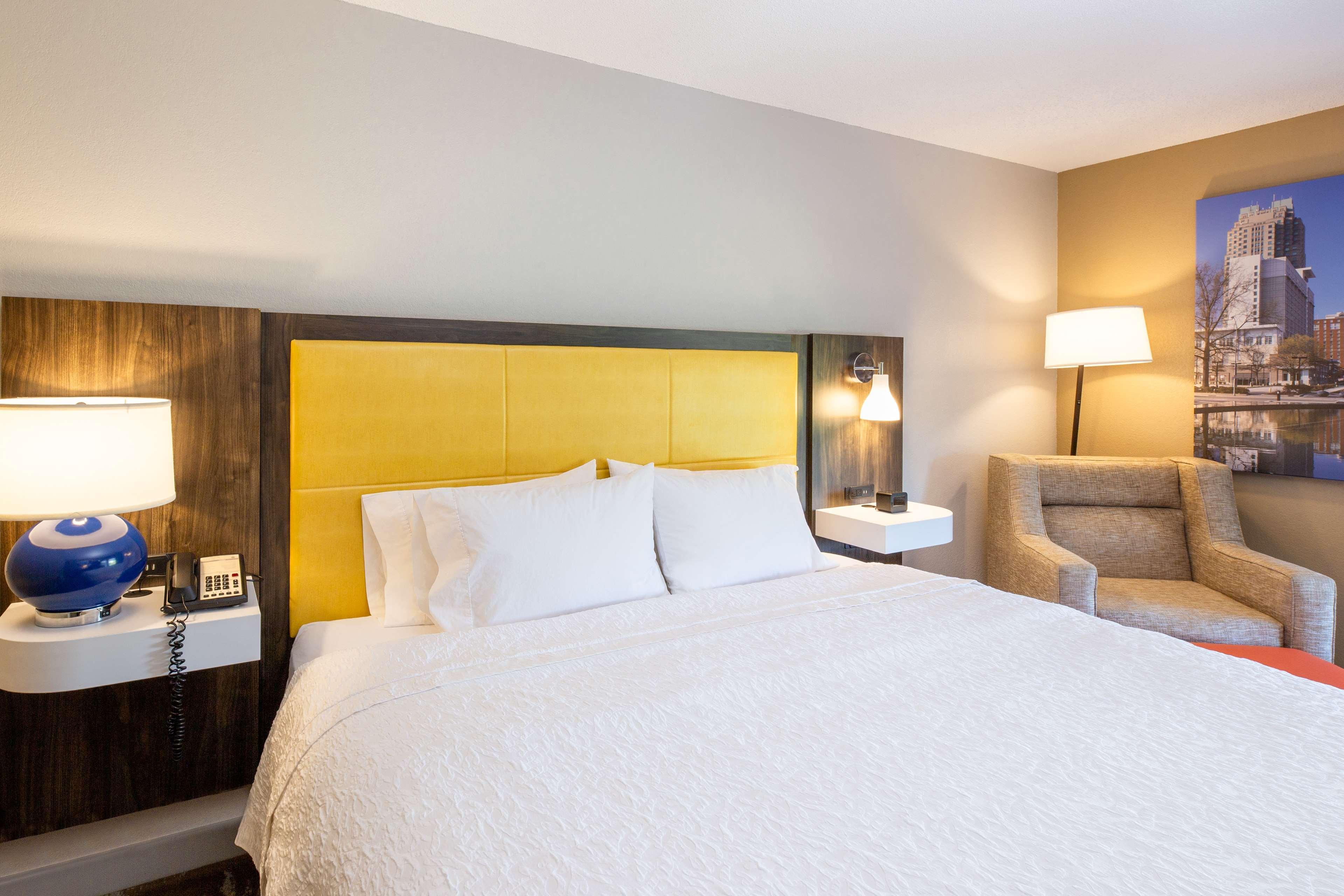Hampton Inn & Suites Raleigh Cary Lenovo Center Exteriör bild