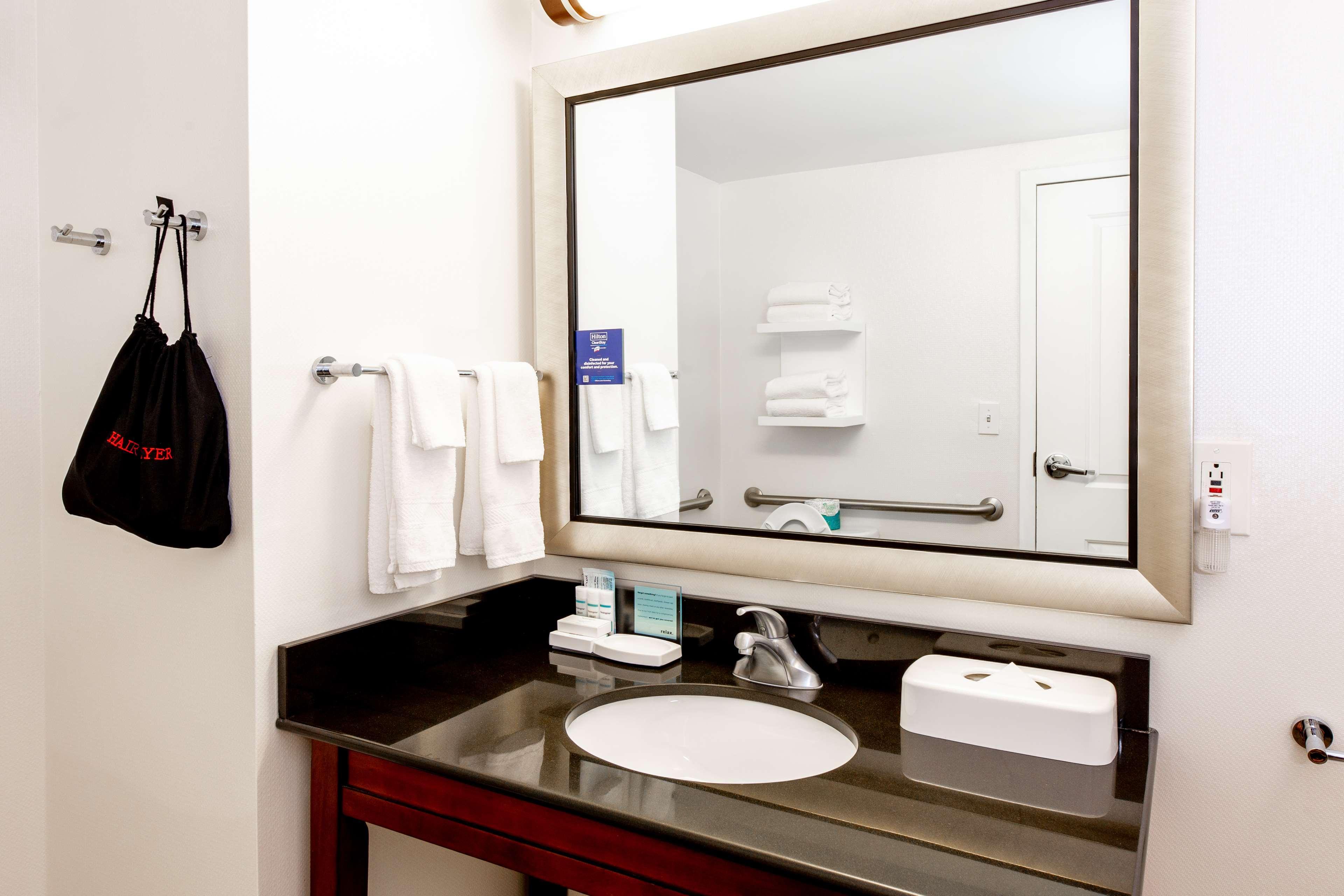 Hampton Inn & Suites Raleigh Cary Lenovo Center Exteriör bild
