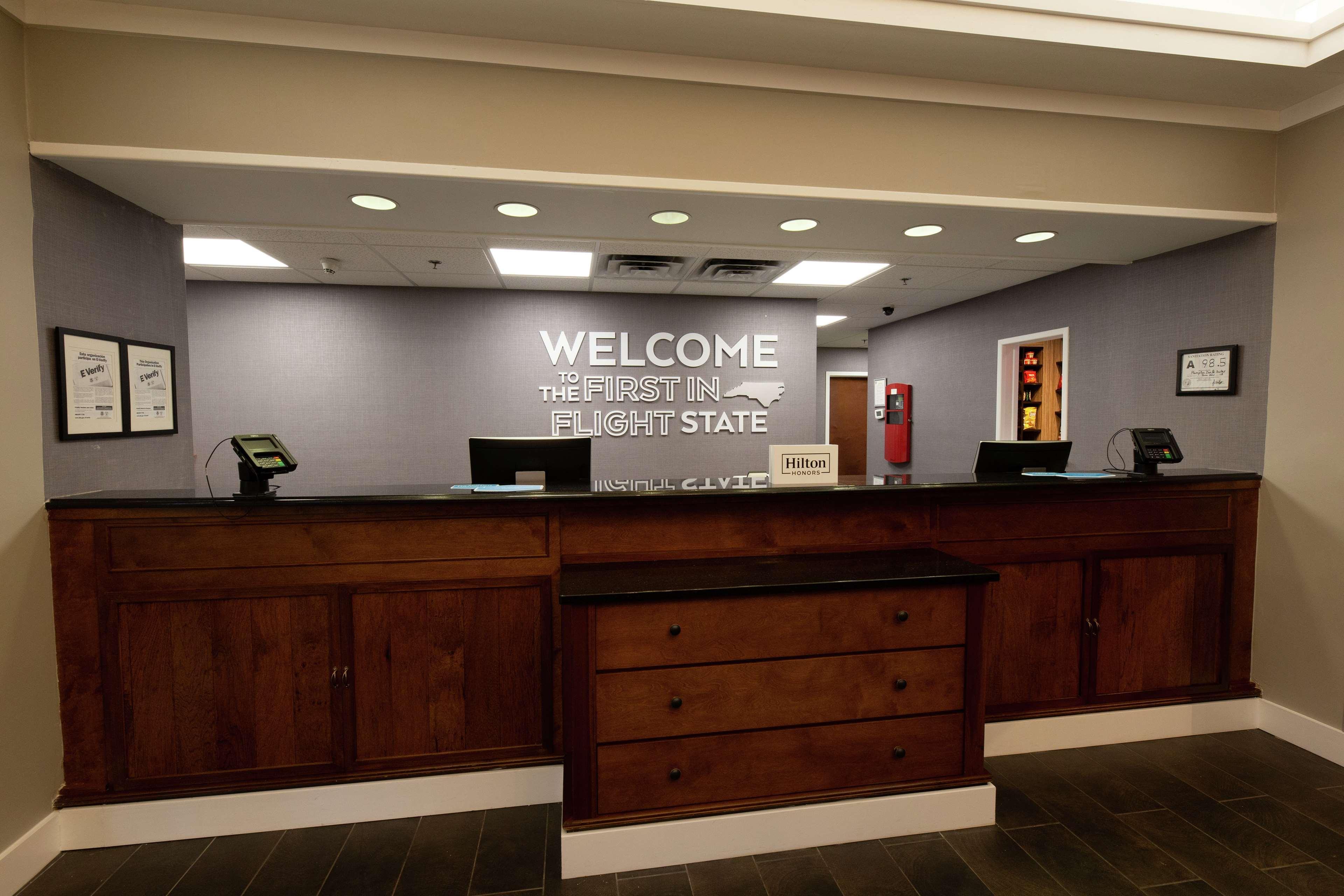 Hampton Inn & Suites Raleigh Cary Lenovo Center Exteriör bild