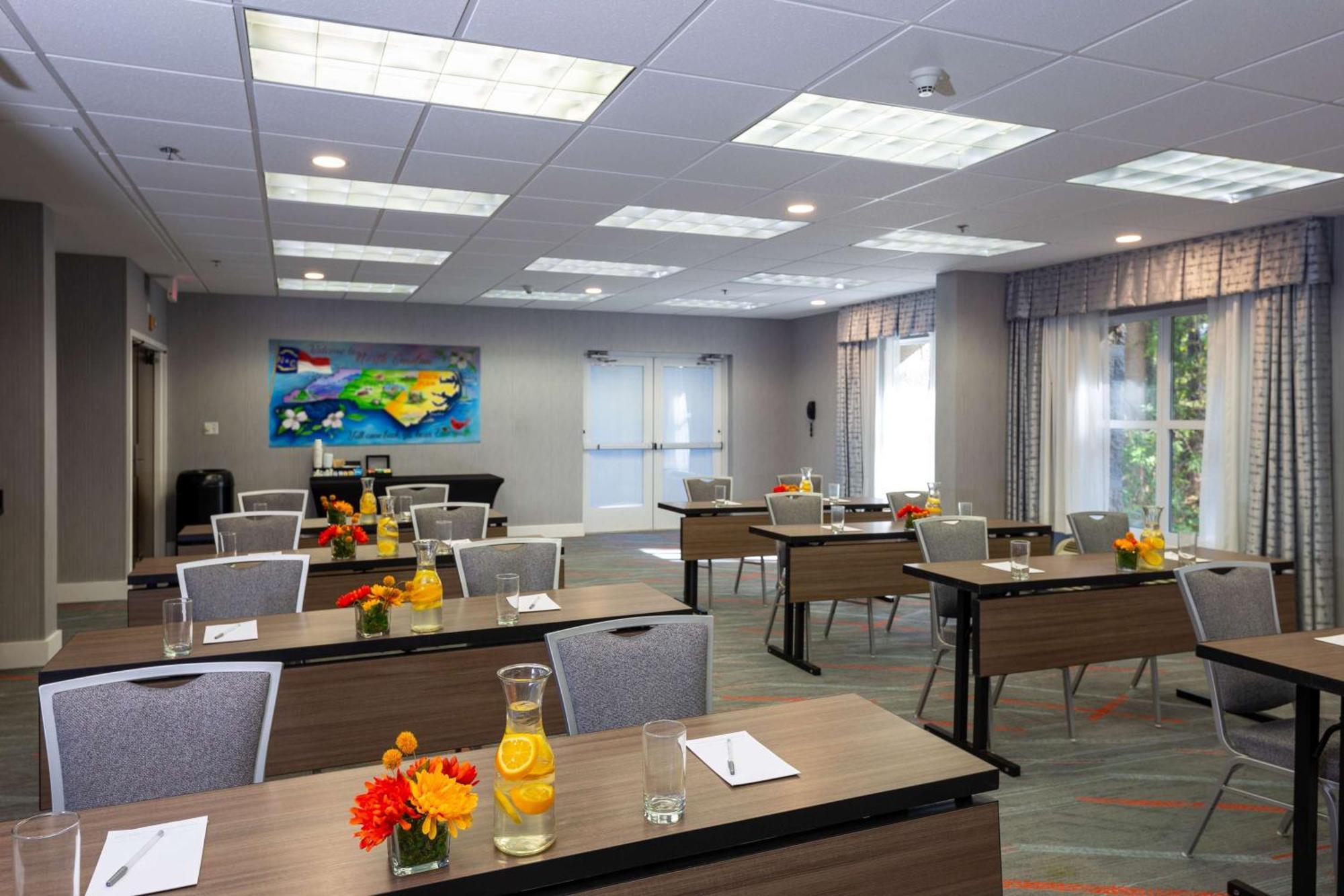 Hampton Inn & Suites Raleigh Cary Lenovo Center Exteriör bild