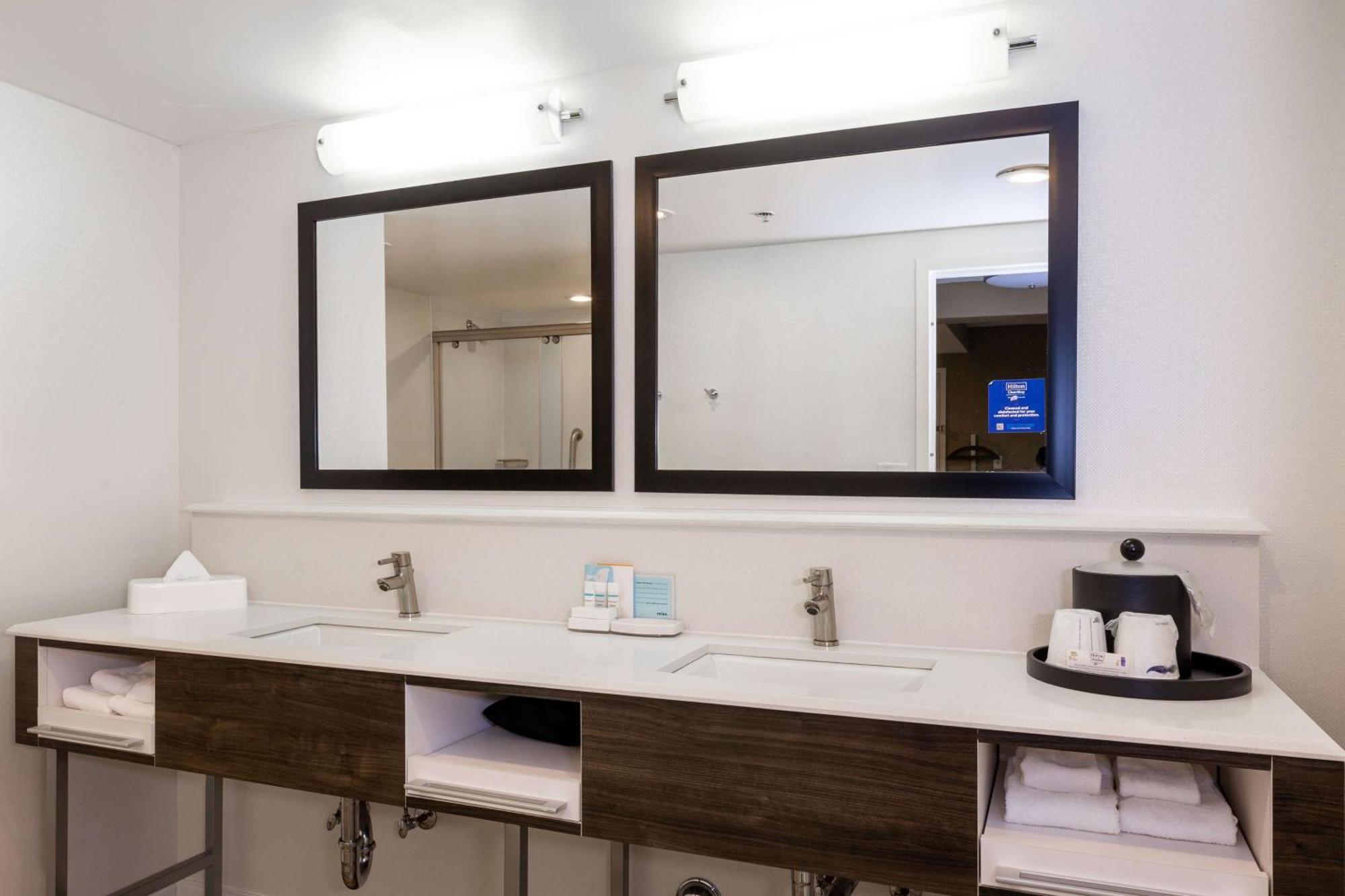 Hampton Inn & Suites Raleigh Cary Lenovo Center Exteriör bild